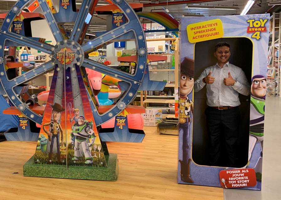 Kartonnen reuzenrad en actiefiguur box Walt Disney Toy Story 4 - Holbox Kartonnen reuzenrad en actiefiguur box Walt Disney Toy Story 4 - Holbox